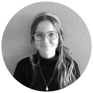 La cheffe de projet d'une société de conseil en relations publiques et marketing admire la réactivite et l'expertise de notre studio de video production dans la région parisienne