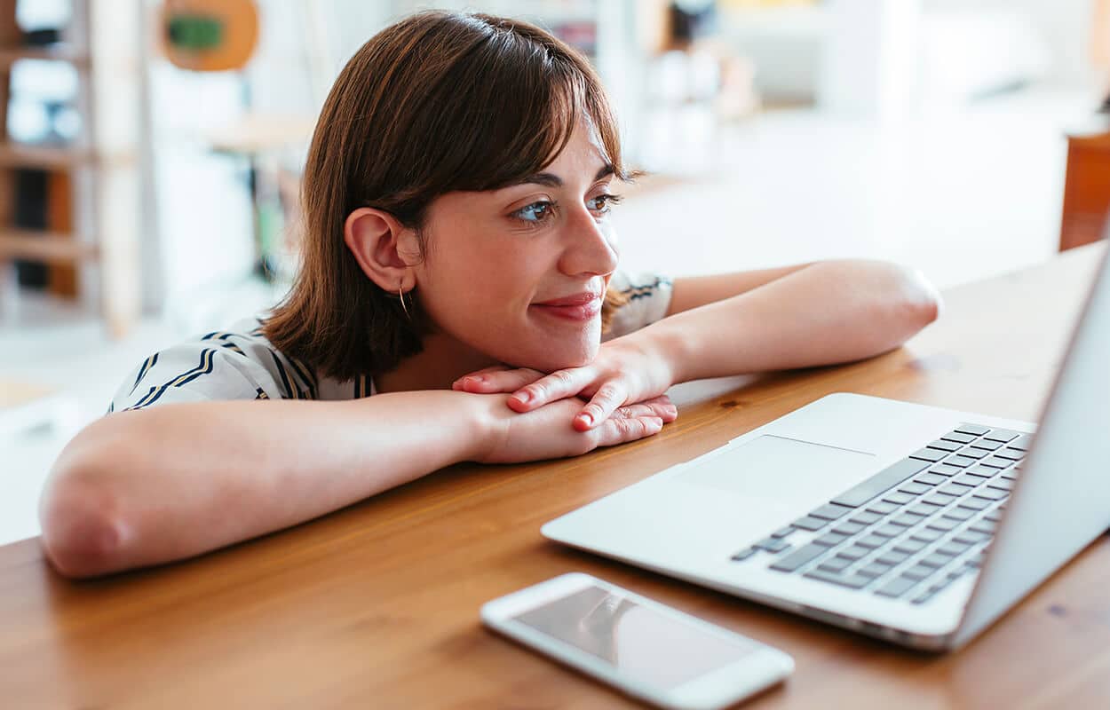 Découvrez dans notre guide gratuit sur la vidéo marketing toutes les bonnes pratiques pour une bonne stratégie vidéo marketing