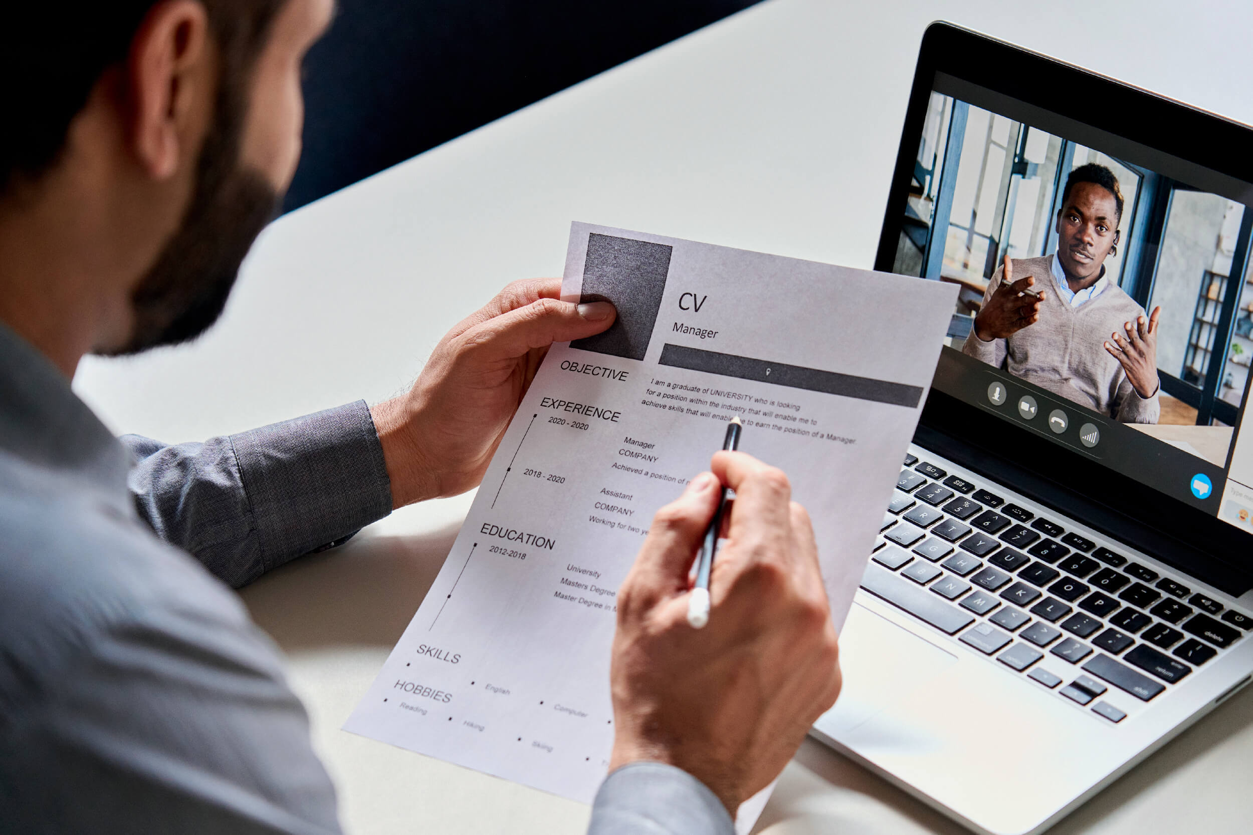 Le montage vidéo corporate sert à montrer votre culture d'entreprise forte au grand public et attirer les meilleurs candidats