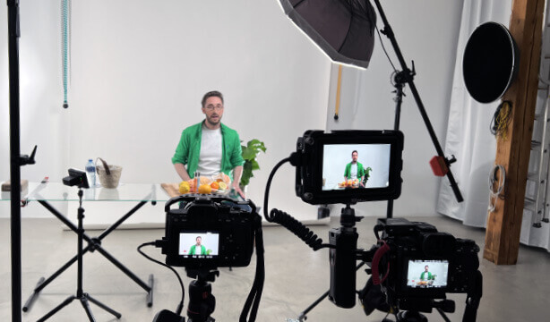 Notre agence experte en vidéo réalise des projets audiovisuels qui s'adaptent à tous les formats (réseaux sociaux, web ...)